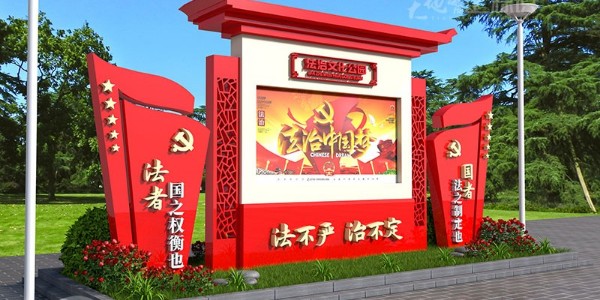 红色宣传栏：铭记革命精神，缅怀革命先辈，成为坚强勇敢的人！