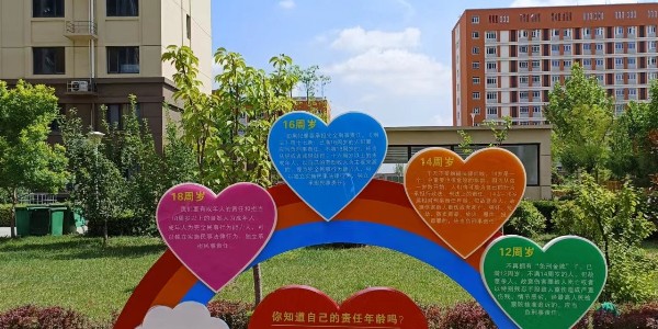 社区宣传栏：听人劝吃饱饭，不要执迷不悟，对诈骗分子偏听偏信！